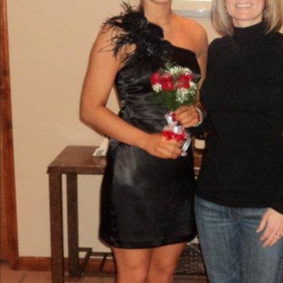 Dresses & Skirts - Black feathered one shoulder cocktail dress. Unique and elegant. Size small